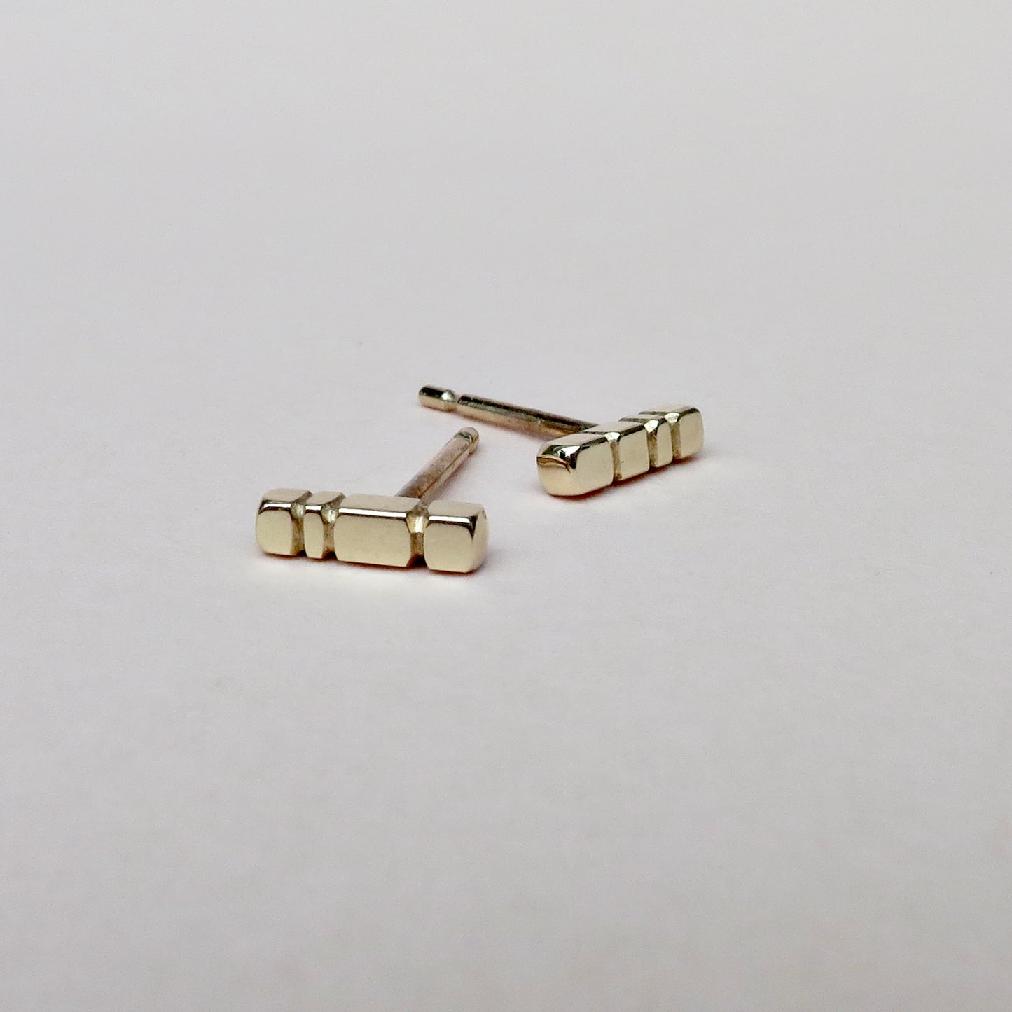 Causeway column studs gold