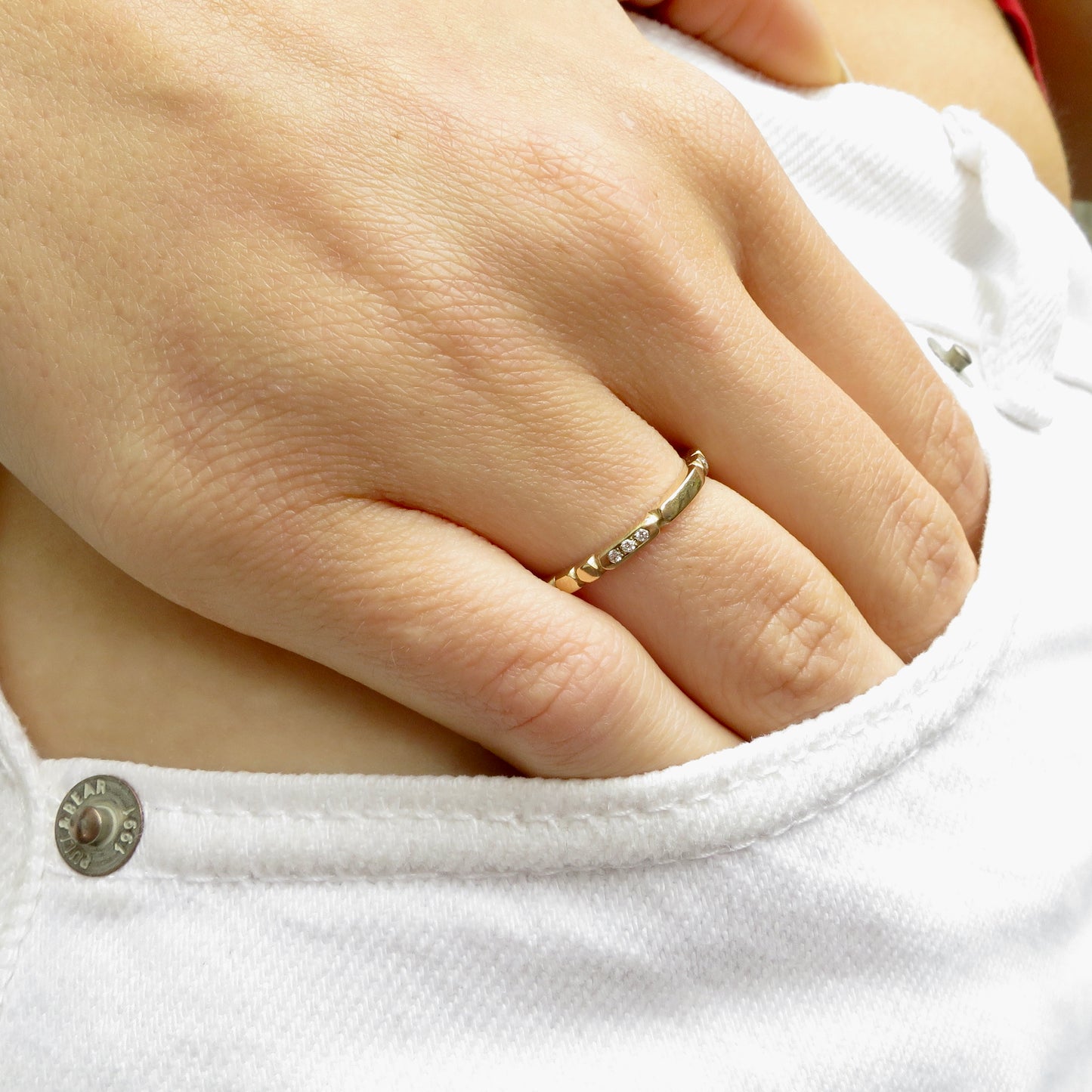 Sculpt gold band with diamonds
