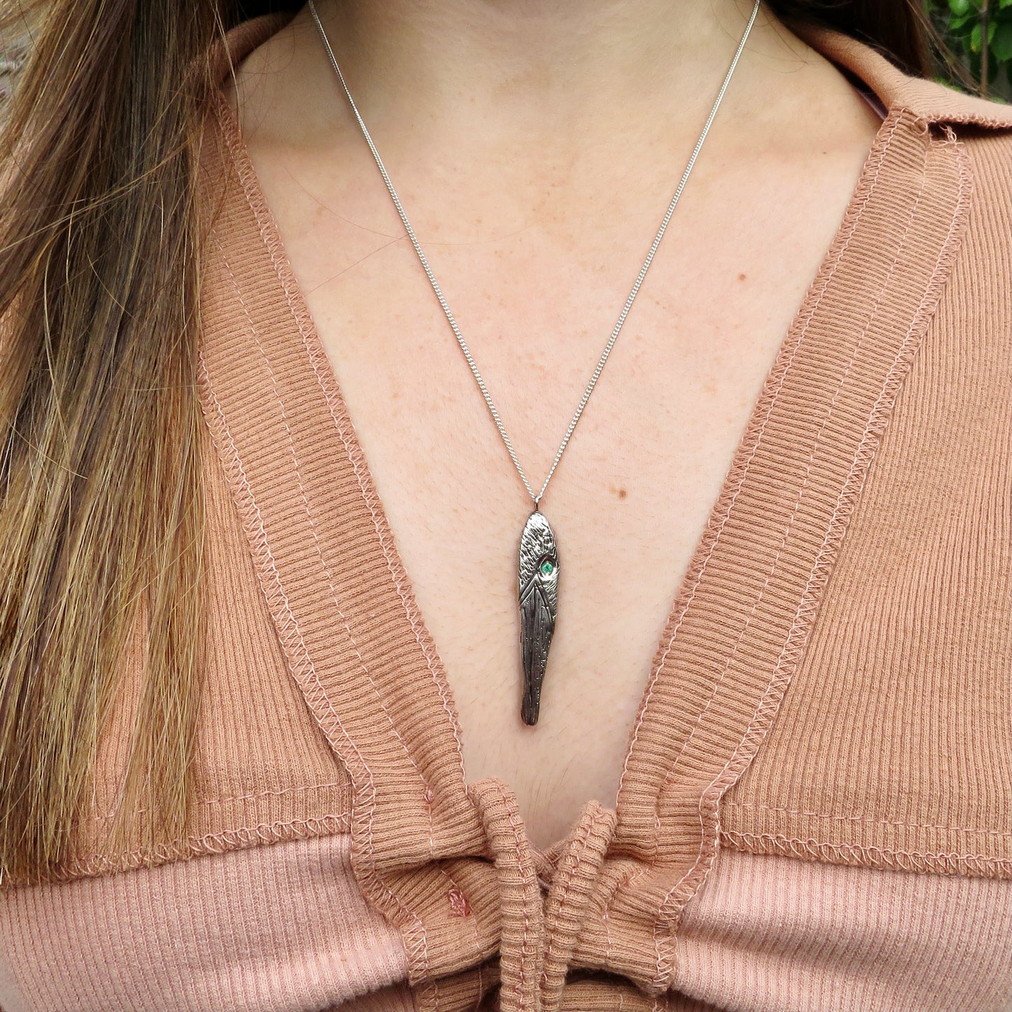 Woodpecker pendant with emeralds