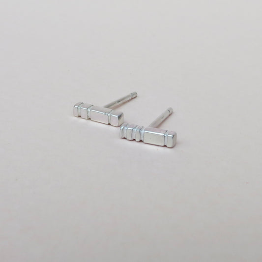 Causeway column studs silver