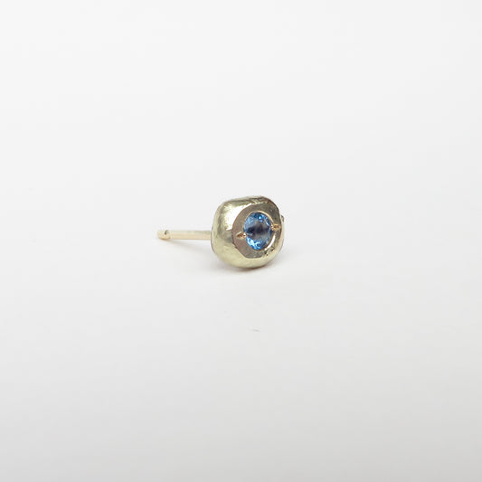 Freeform 9ct gold stud with aquamarine