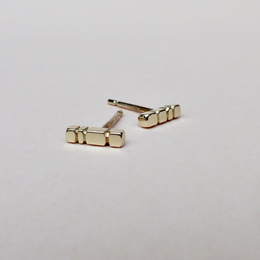 Causeway column studs gold