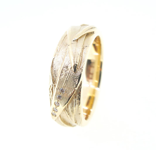 Woven ring with diamonds