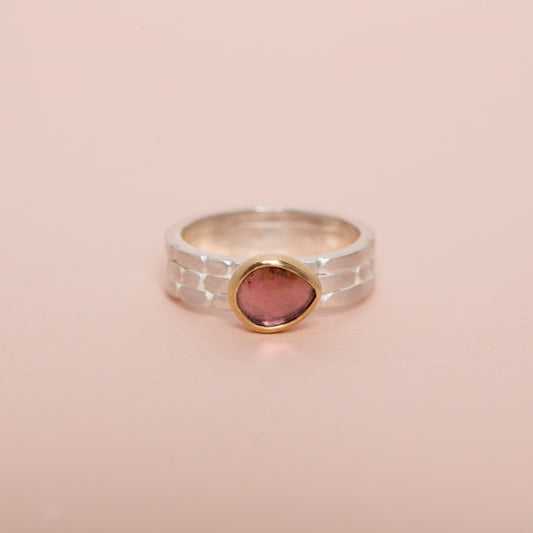 Sculpt gold ring with tourmaline